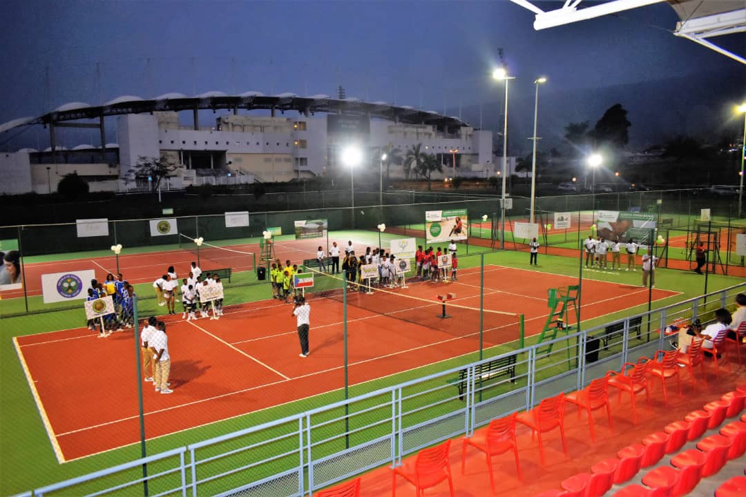 Latigazo: Se precinta las canchas de tenis del estadio de Malabo